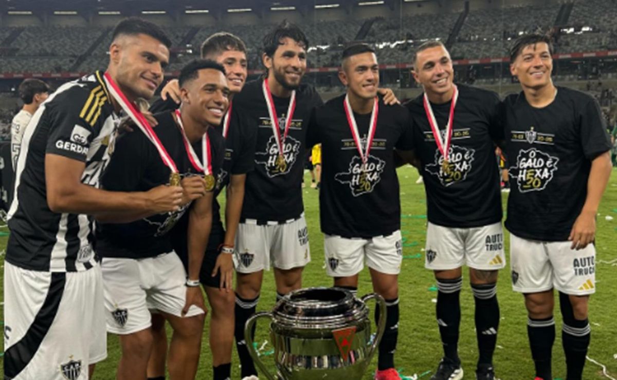 ¡Y aún no debuta en cancha! Iván Román celebra su primer título con el Atlético Mineiro