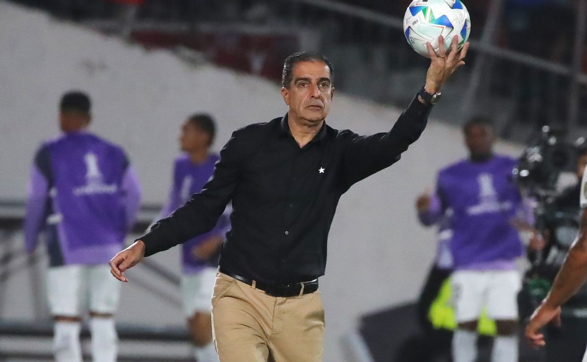 DT de Botafogo entre la resignación e ilusión por las lesiones de cara al vital duelo contra U de Chile