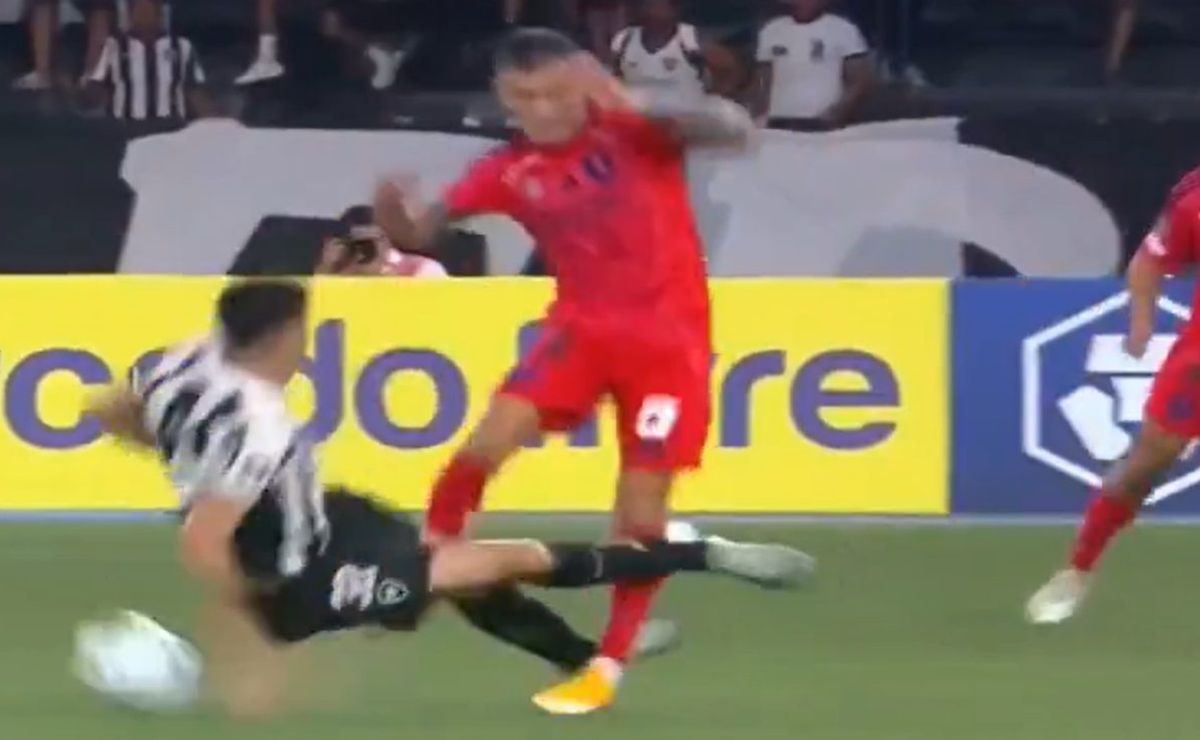 Esto dijeron en Botafogo por la grosera expulsión de Jair Cunha contra Universidad de Chile