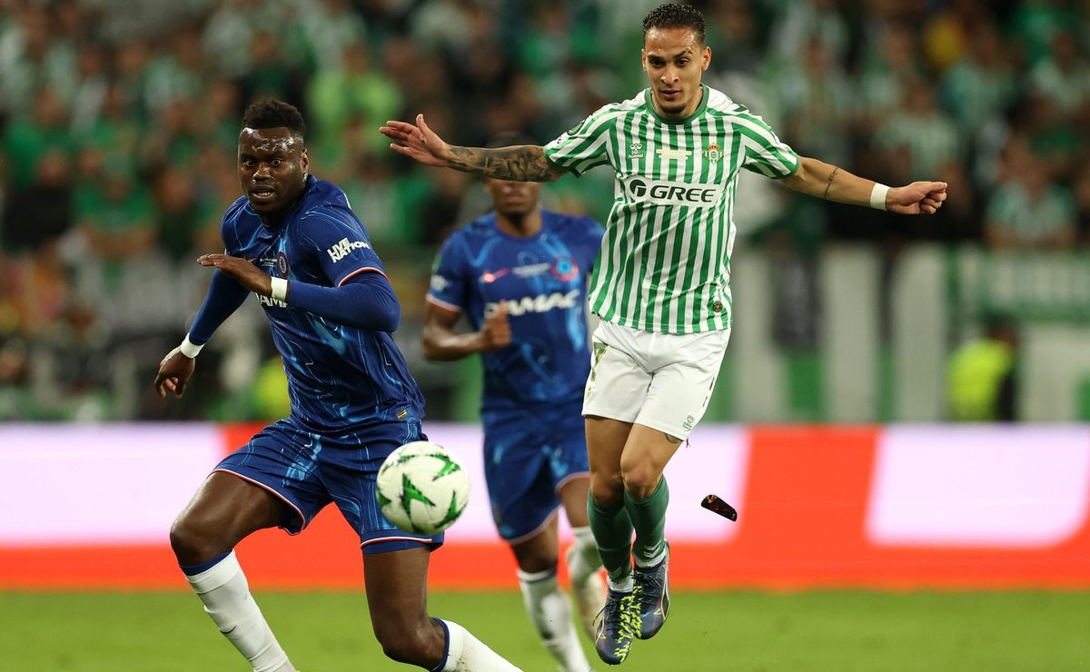 Antony ilusiona a Manuel Pellegrini pese al fracaso de Betis en la Conference League: “Estoy feliz…”