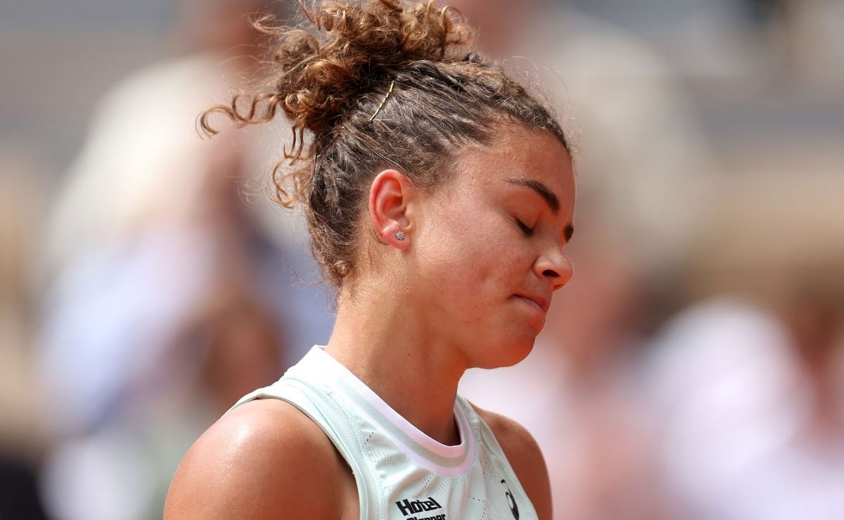La número 4 del mundo, Jasmine Paolini, debe intervenir en insólita pelea entre fans de Roland Garros