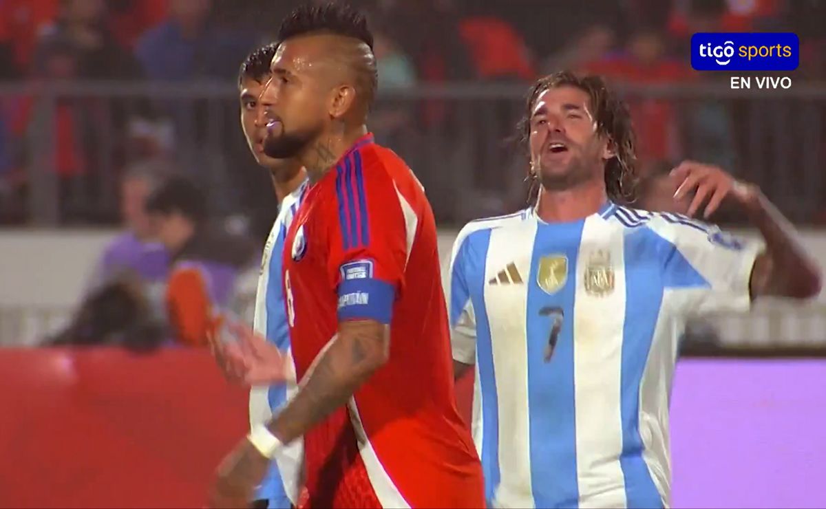 El caliente duelo aparte entre Arturo Vidal y Rodrigo De Paul en el Chile-Argentina: el King rechazó abrazo con un manotón