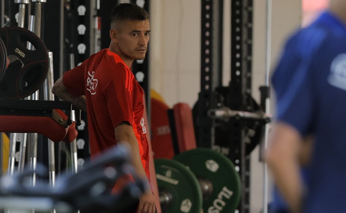 Guarello apunta como ejemplo la actitud de Charles Aránguiz en la selección chilena