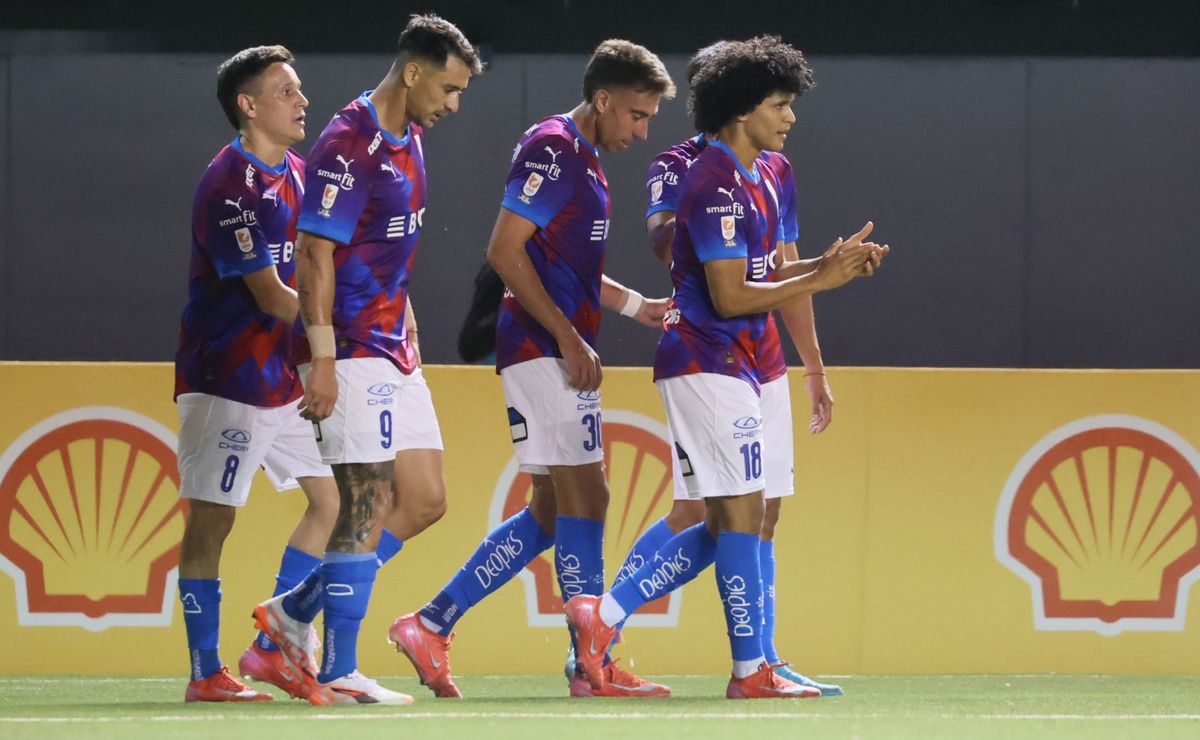 Católica en riesgo de perder a jugador clave durante 2025: Godoy Cruz viene por su fichaje