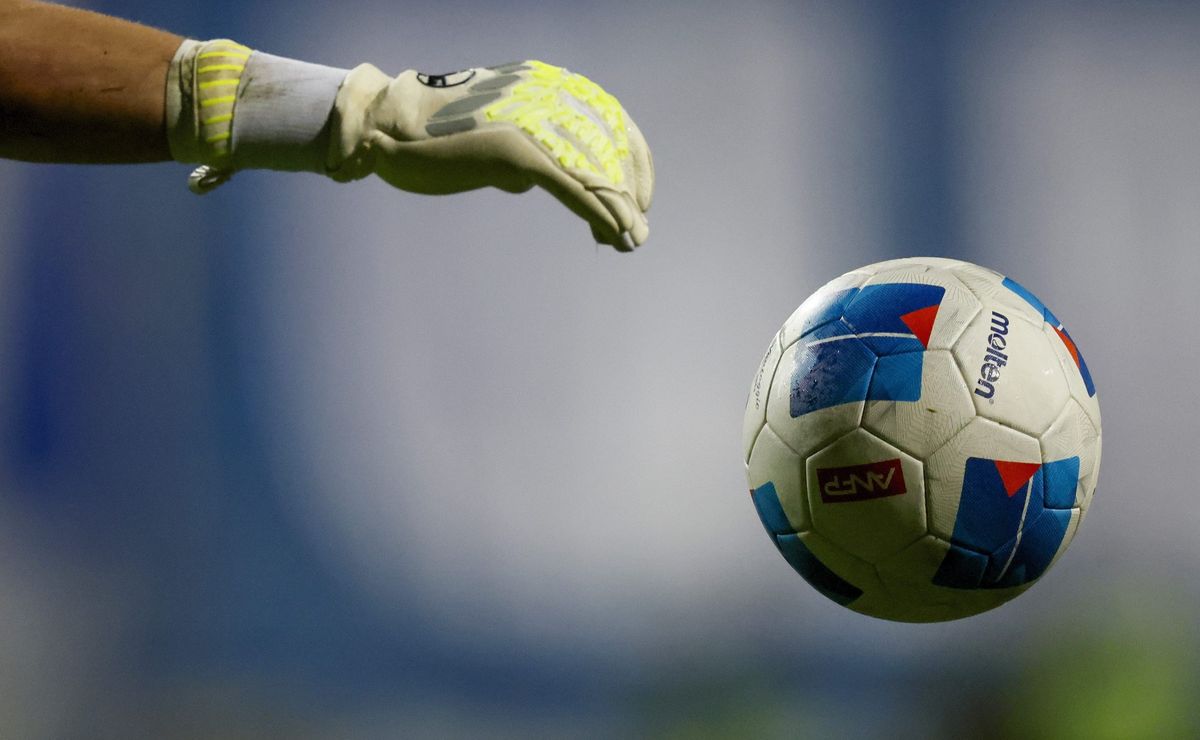 Nueva víctima del fútbol chileno: DT se va tras sufrir aplastante goleada y tiene reemplazante