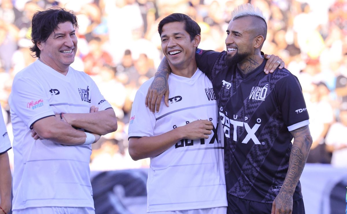 Arturo Vidal lanza delirante comparación con Iván Zamorano: “Cuando quiso ser figura…”