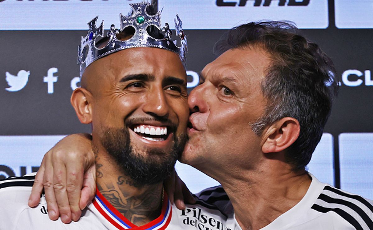 Bloque opositor en Colo Colo incendia todo tras nueva expulsión del King: “Vidal es el juguete favorito de Mosa”
