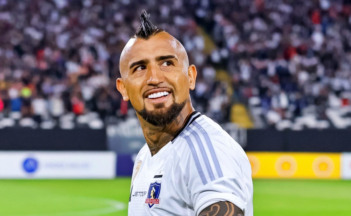 ¿Colo Colo se saca un cacho? Un gigante del continente viene por el fichaje de Arturo Vidal