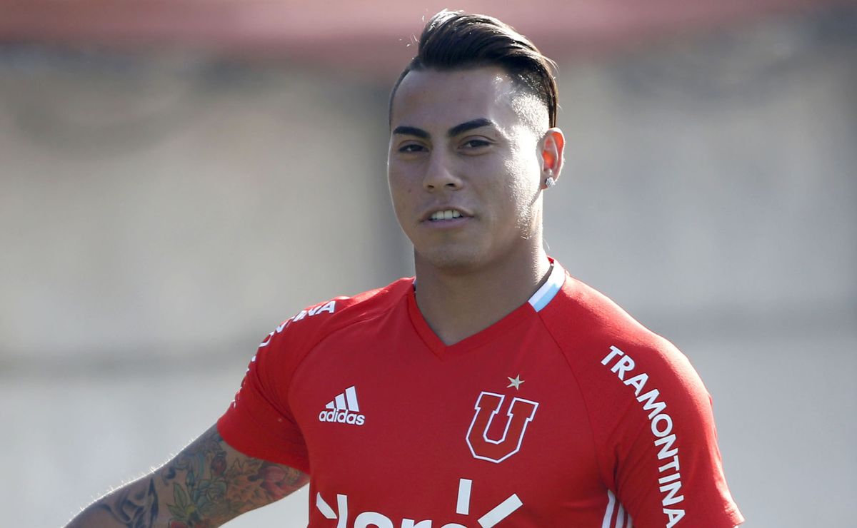 Gonzalo Fouillioux frena la llegada de Edu Vargas a U de Chile y alarmas: no fue inscrito en la Sudamericana