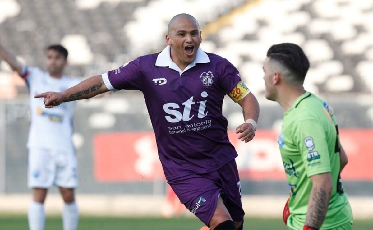No olvida sus raíces: el aplaudido salvavidas de Chupete Suazo al SAU tras su quiebra en el fútbol chileno