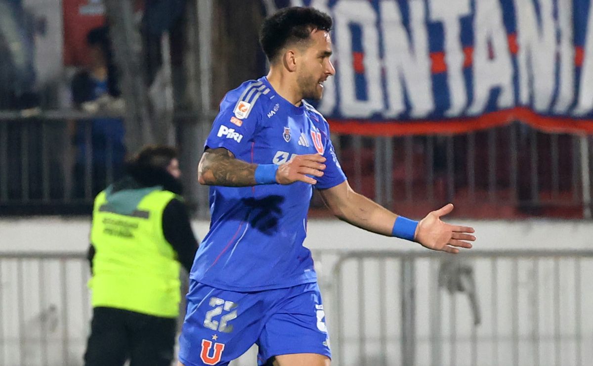 U de Chile arriesga y lo mantiene: figura azul sufre una molestia en el calentamiento previo a Guaraní