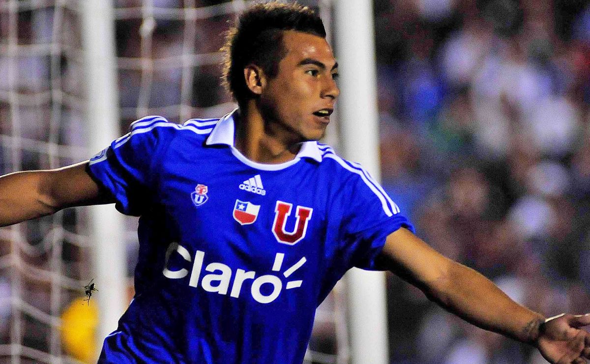 Atención, hinchas: Eduardo Vargas llega a Chile para firmar por la U