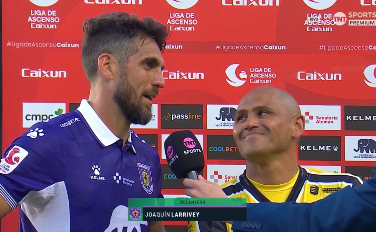 La mirada que Chupete Suazo le regaló a Joaquín Larrivey tras bello elogio: “Lo quiere toda la gente”