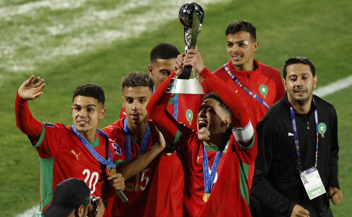 El chileno que sí levantó la copa en el Mundial Sub-20