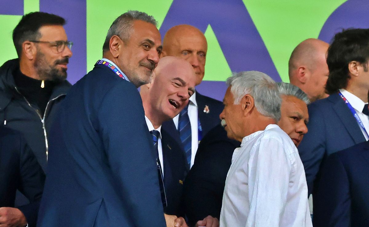 La peor noche de su vida: Pablo Milad es abucheado por todo el Estadio Nacional junto a Gianni Infantino