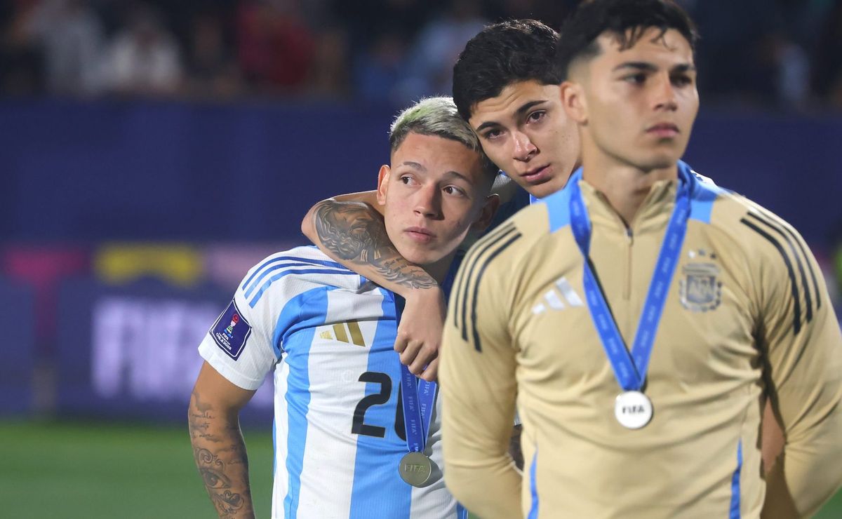 Lo lograron, lo rompieron: chilenos le revientan el Instagram a Prestianni y toma radical decisión