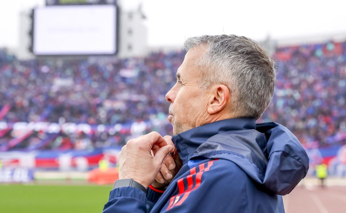 Gustavo Álvarez se sincera con los hinchas de U de Chile: “Como si el estadio estuviera lleno”