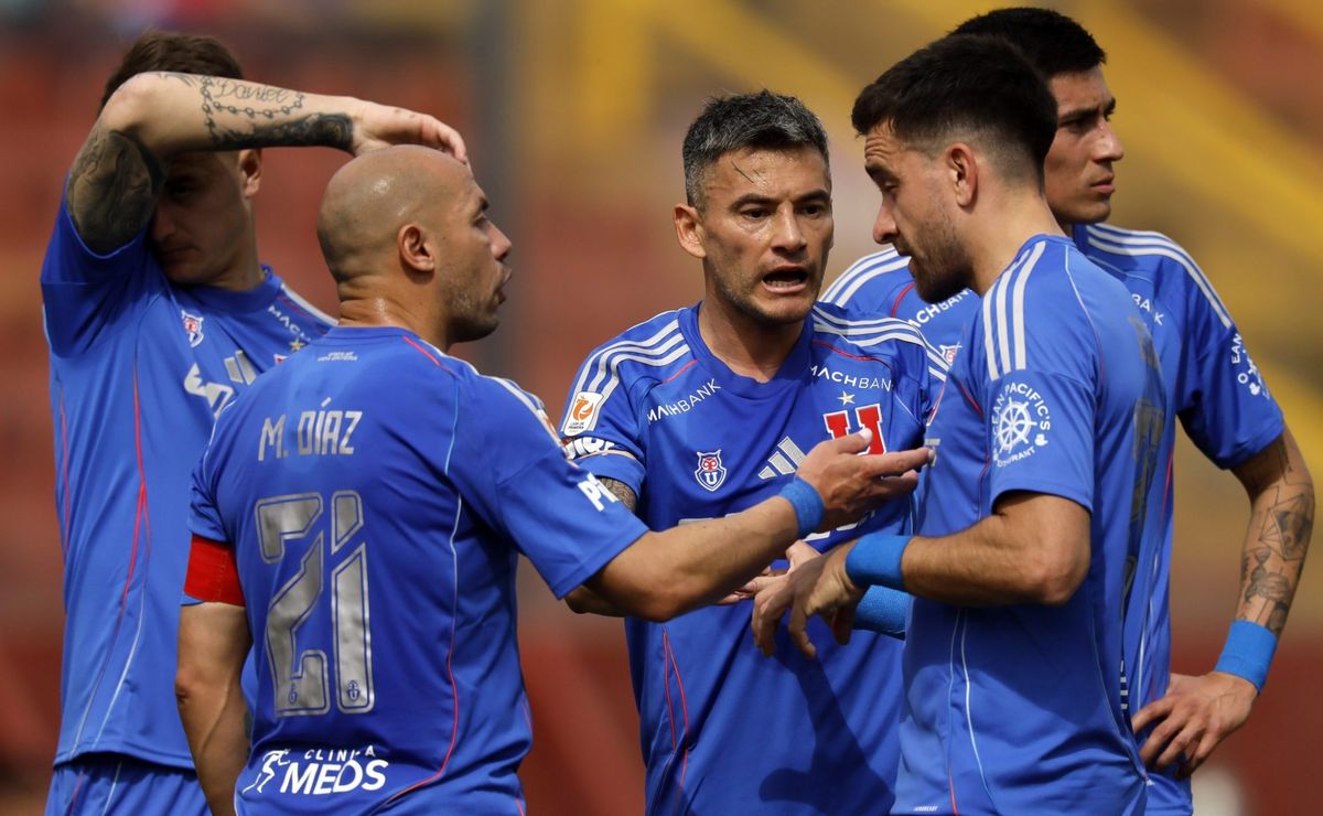 La barra de U de Chile llama a especial hotelazo en la previa del duelo ante Lanús