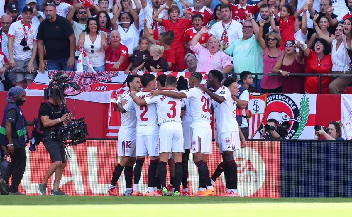 Pronósticos Real Sociedad vs Sevilla: la victoria que buscan Alexis Sánchez y Gabriel Suazo