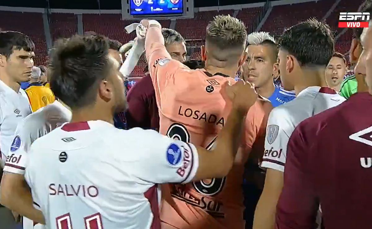 Otra pelea: caliente encontrón de Lea Fernández tras la semifinal de ida entre U de Chile y Lanús