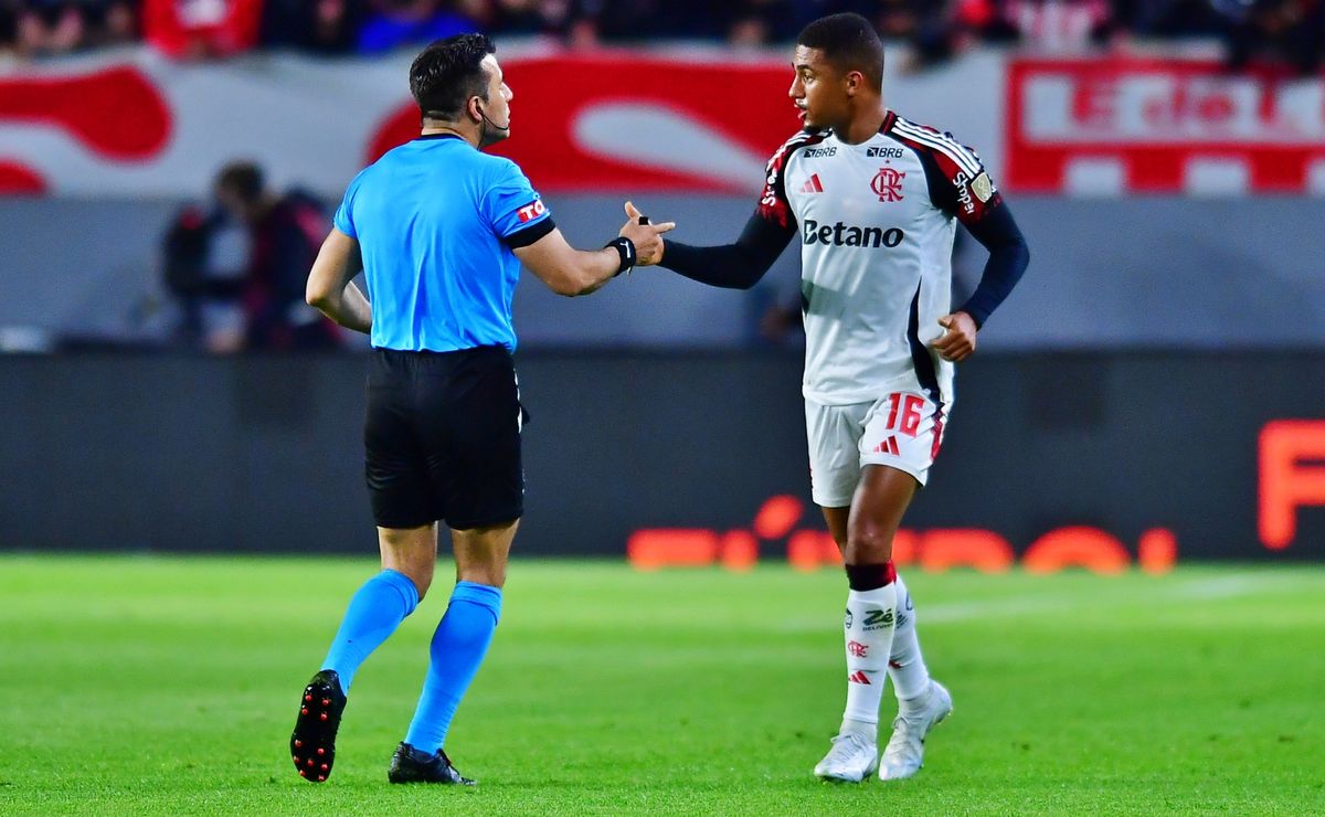 Racing monta en cólera: Conmebol designa árbitros chilenos para vuelta con Flamengo