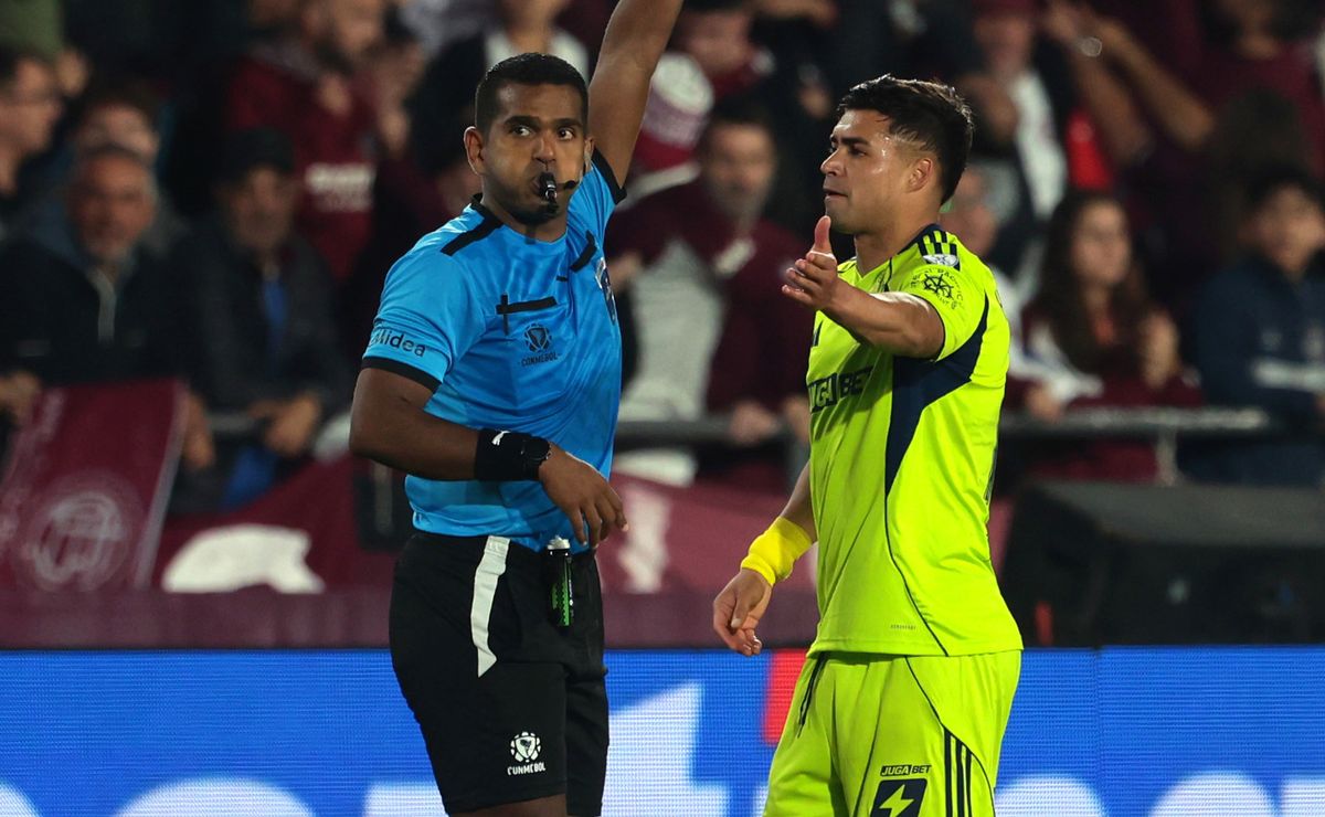 Réferi nacional confirma que árbitro echó al saco a U de Chile contra Lanús: era roja y debía anularse el gol