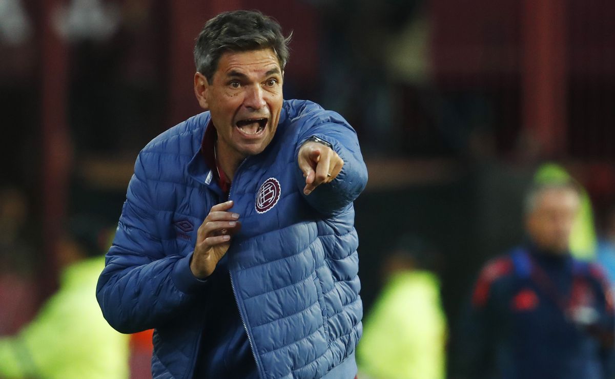 El noble gesto de Pellegrino tras eliminar a U de Chile: abrazo a Álvarez y “ustedes también merecían ir a la final”