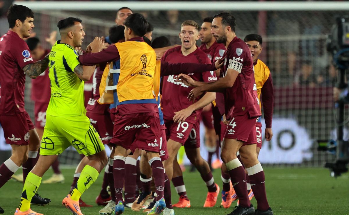 ¡Todo es cancha! Periodistas de Chile y Argentina en pugna por eliminación de la U de Chile