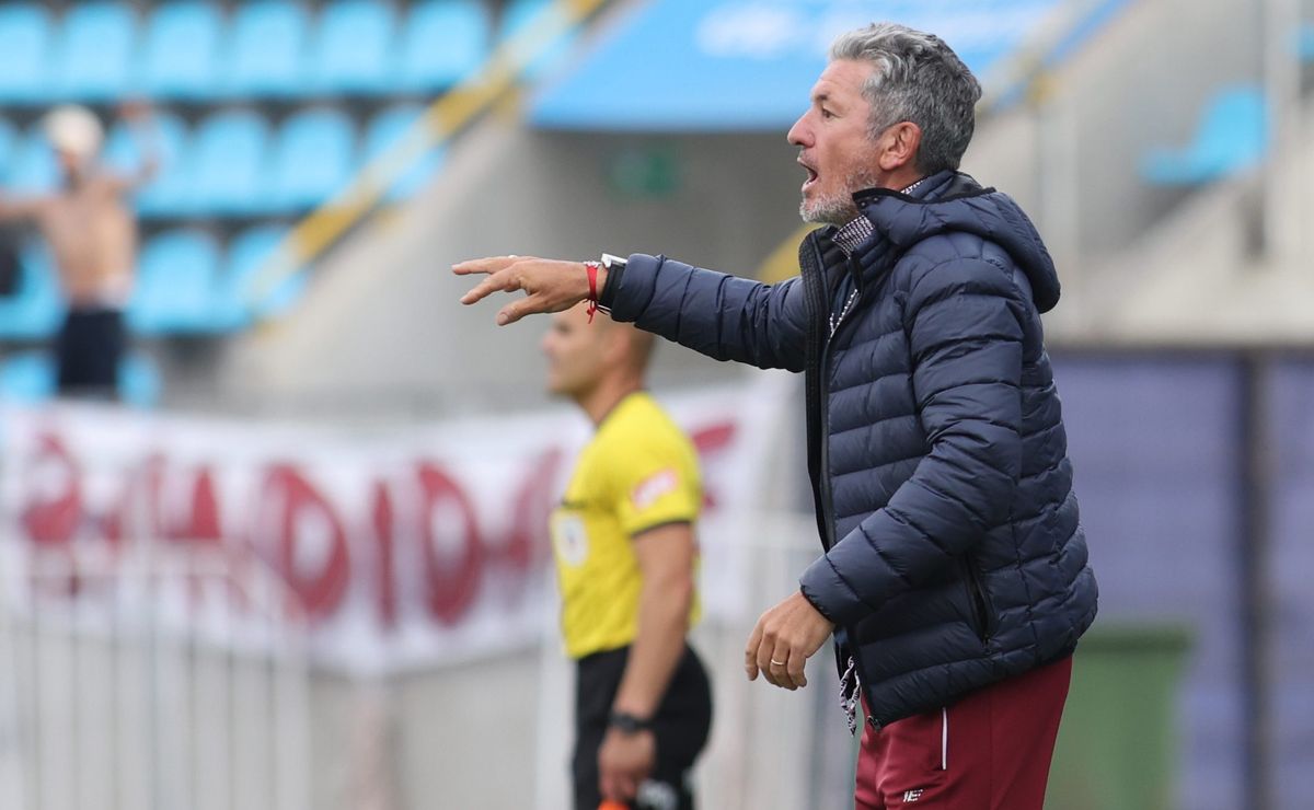 El “bombero” que sigue la ideología de Bielsa y que está salvando a Deportes La Serena