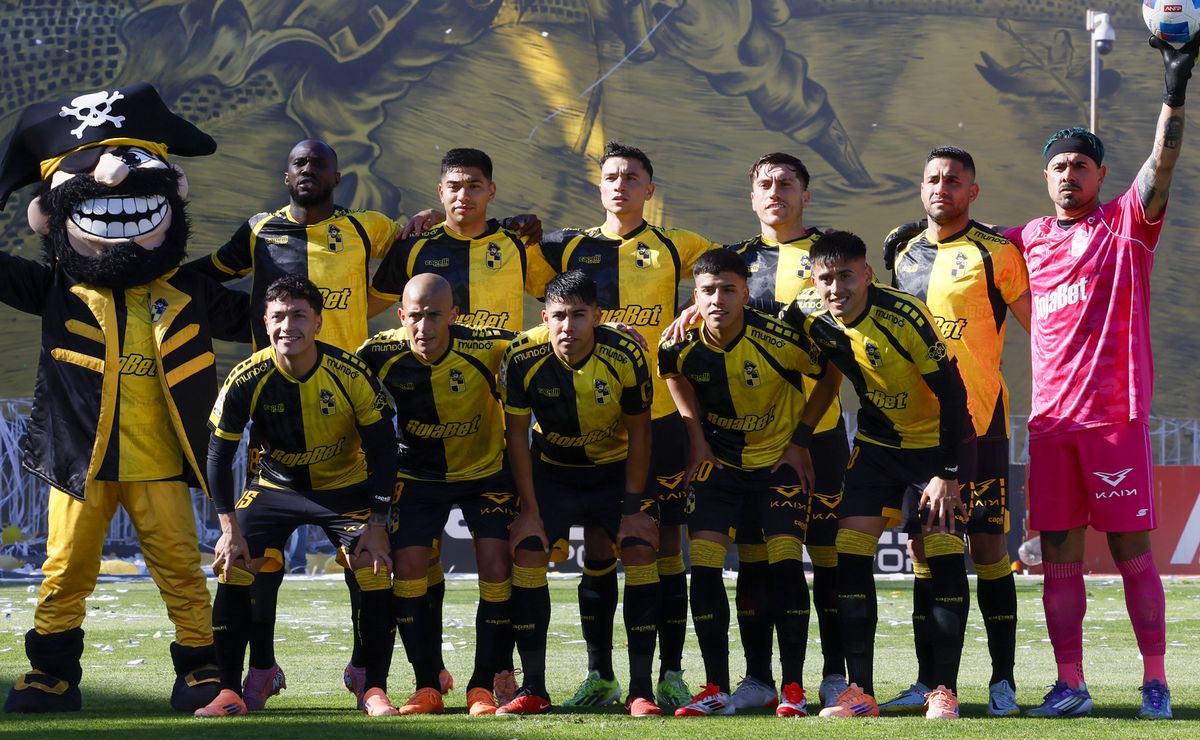 Apoteósica salida de Coquimbo Unido contra La Calera: así recibieron sus hinchas al probable campeón