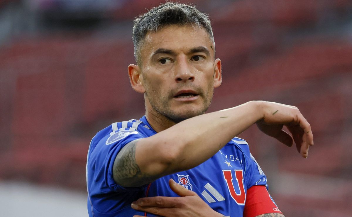 Lo que pide Charles Aránguiz para renovar en U de Chile: “Quiere eliminar unas cláusulas”