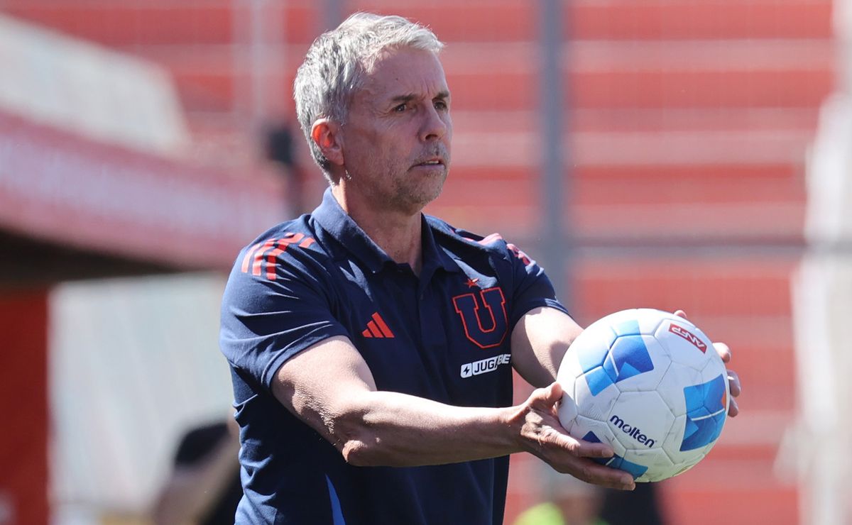 Dante Poli le entra fuerte al entrenador Gustavo Álvarez en U de Chile: lo califica de “incoherente”