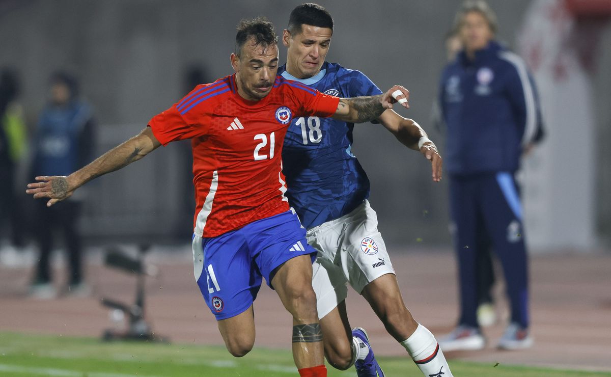 Mientras suena en Colo Colo: Matías Catalán cumple promesa y cambia de look en Argentina