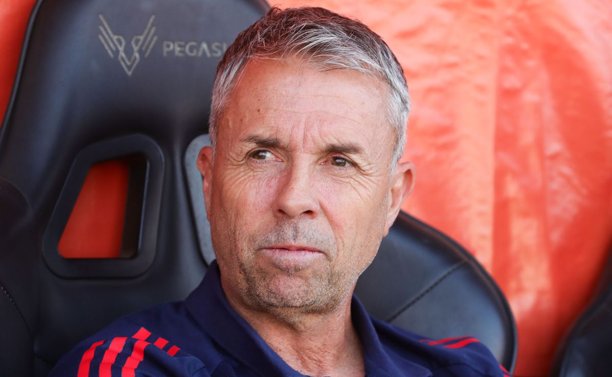 Ex crack de la U de Chile cree que Gustavo Álvarez tiene terreno parejo para irse: “Muchas ofertas”