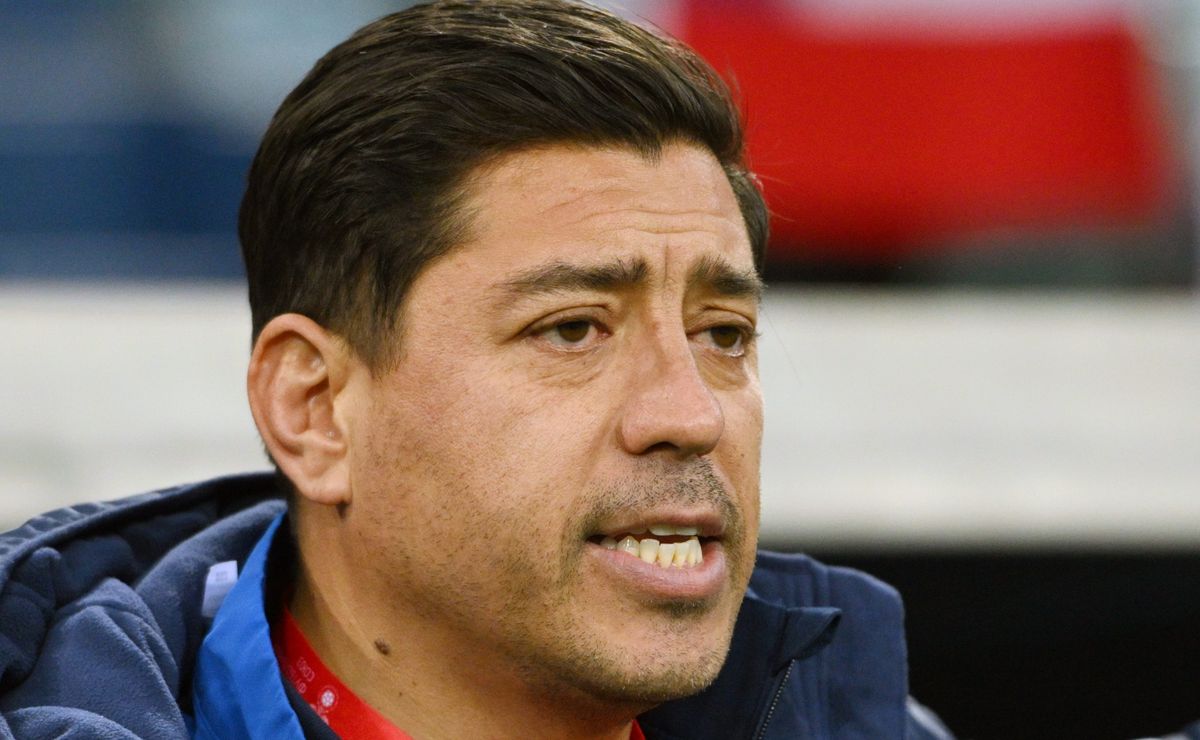 Nicolás Córdova suma fuerza para seguir con el proyecto en la Roja: “Es mejor dejarlo”