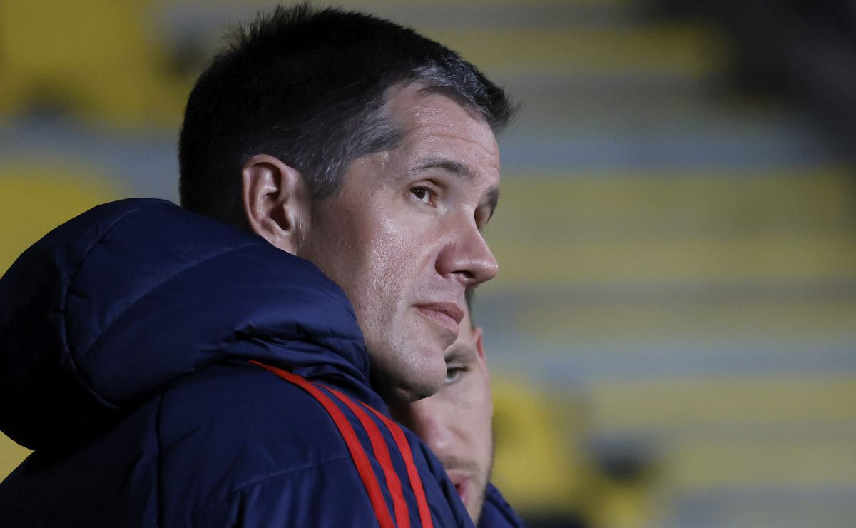 El nuevo golpe que recibe Michael Clark al mando de U de Chile: ¿De dónde sacó el dinero?