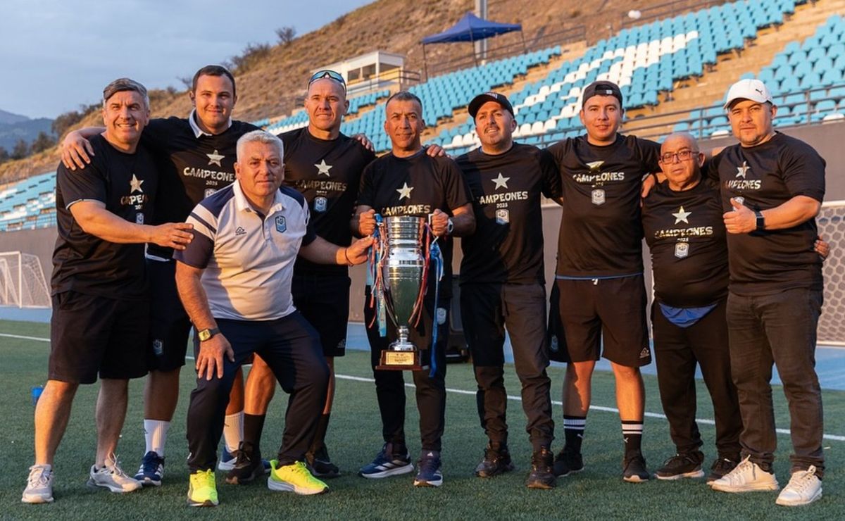 Campeón en el Colo Colo de Mirko Jozic se suma a la lista de entrenadores chilenos ganadores de títulos