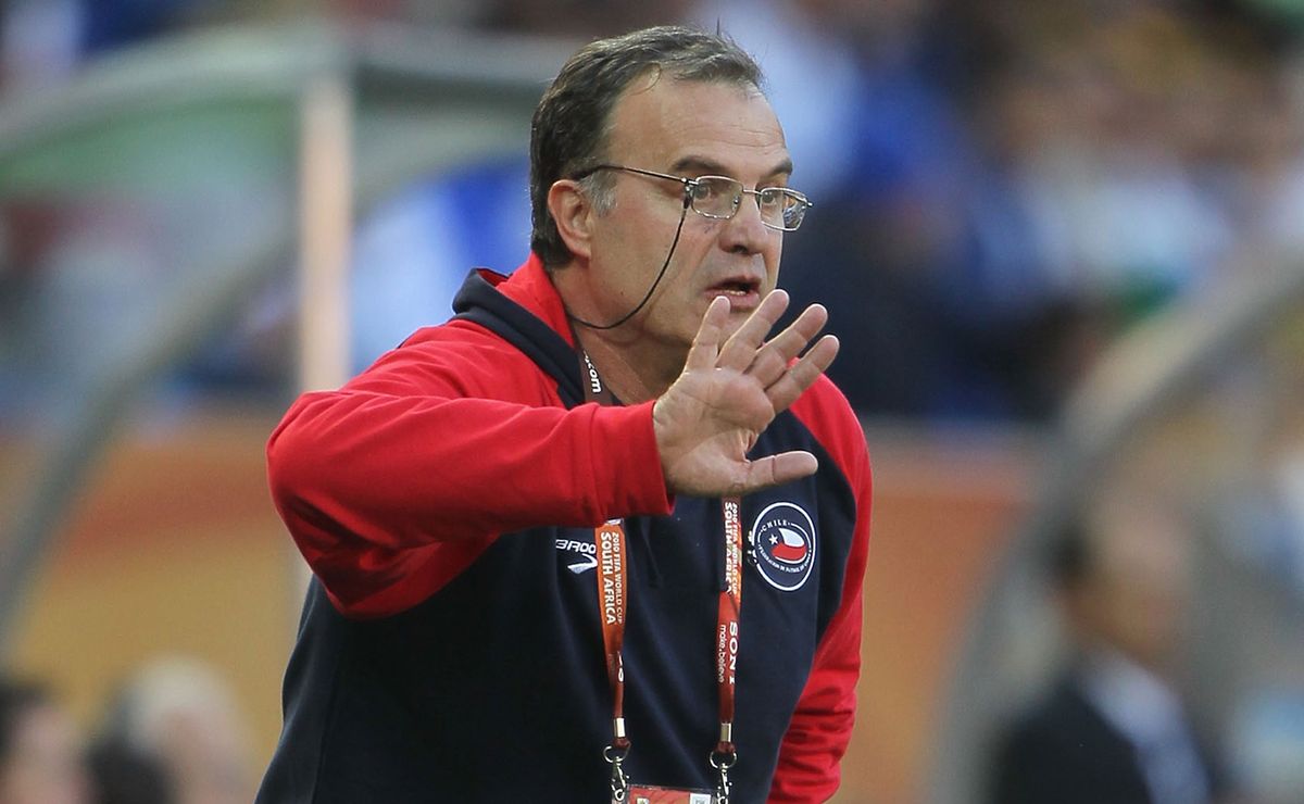 Marcelo Bielsa se acuerda de desagradable anécdota en Chile para decirle que no a la prensa uruguaya