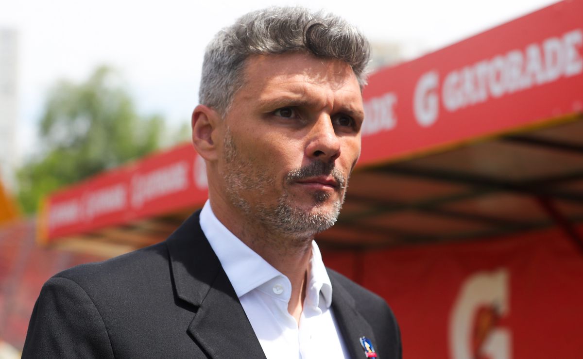 Los cuatro nombres que Fernando Ortiz quiere como posibles refuerzos para Colo Colo 2026