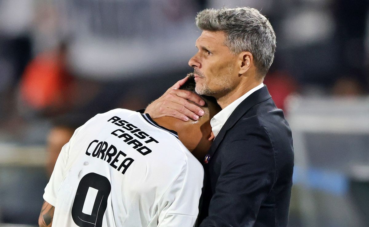 Aníbal Mosa manda un fuerte mensaje sobre los refuerzos de Colo Colo: “No vamos a…”