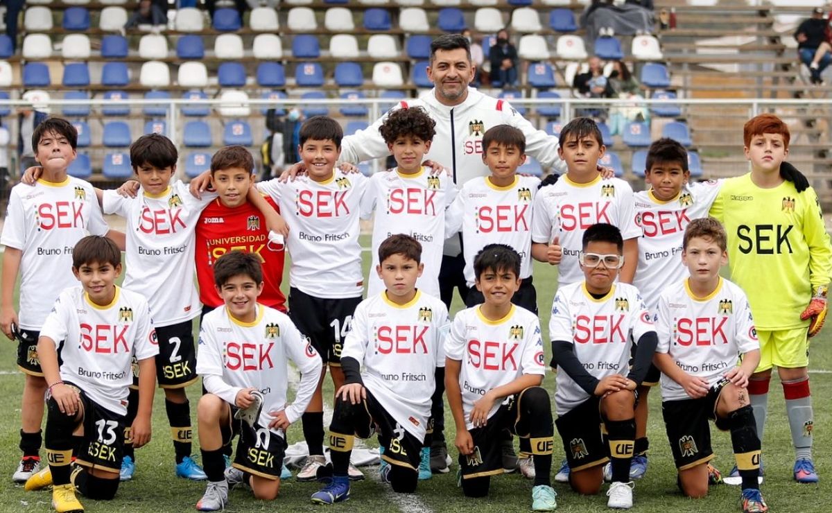 Jugó en Primera B con Unión Española, dirige las juveniles y lamenta: “Jugadores ganan 12 millones y ni son citados”