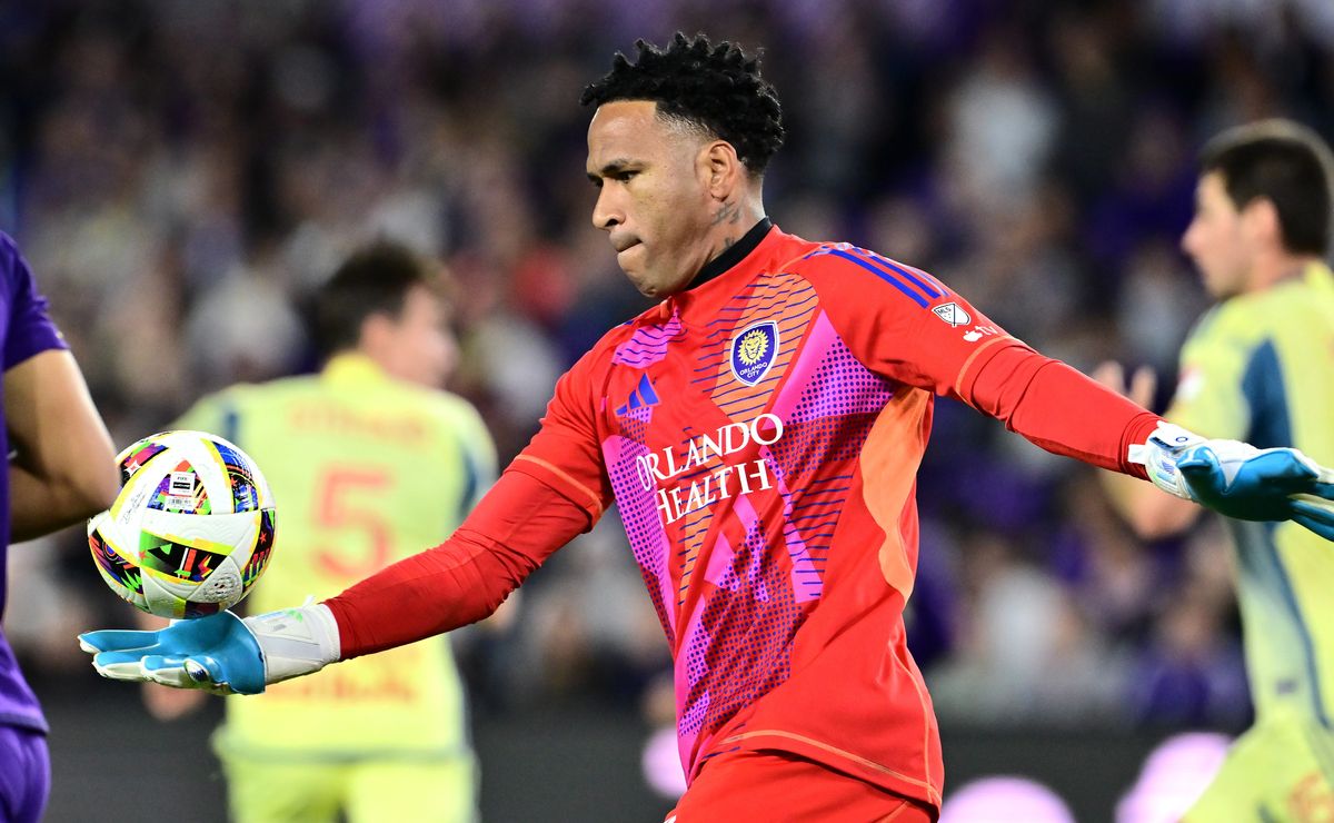 Filtran el nombre del portero que busca Colo Colo: Fue Mundialista, lo sufrió Chile y está libre