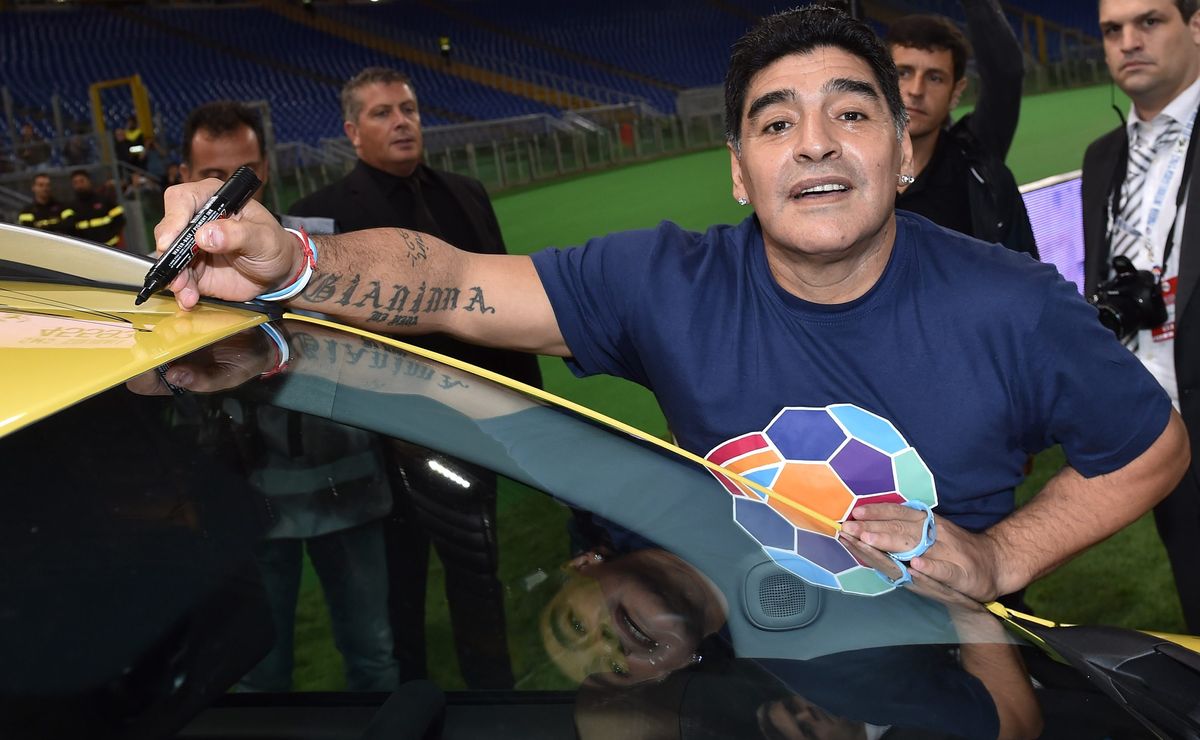 Superman, una mandarina y Zamorano: ¿Cómo fue la última vez que Diego Armando Maradona visitó Chile?