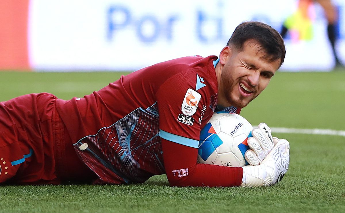 Superclásico en el mercado de fichaje: Colo Colo se mete en la pelea por arquero que busca U de Chile