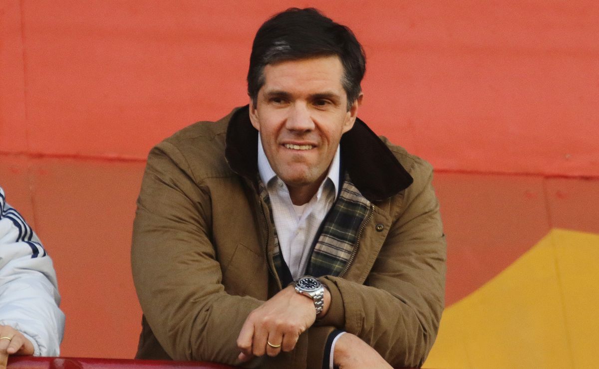 El nuevo problema de Michael Clark al mando de U de Chile: “Lleva siete días escondido”