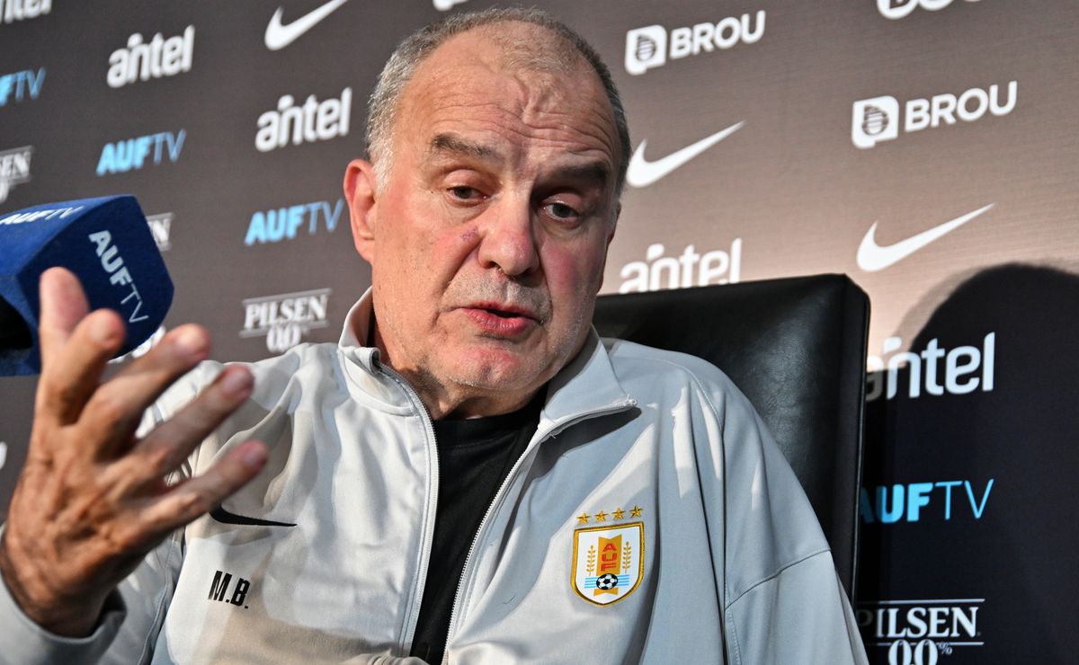 Dirigente uruguayo dice lo que muchos piensan ante posible despido de Bielsa: “No podemos funcionar por lo que dice…”