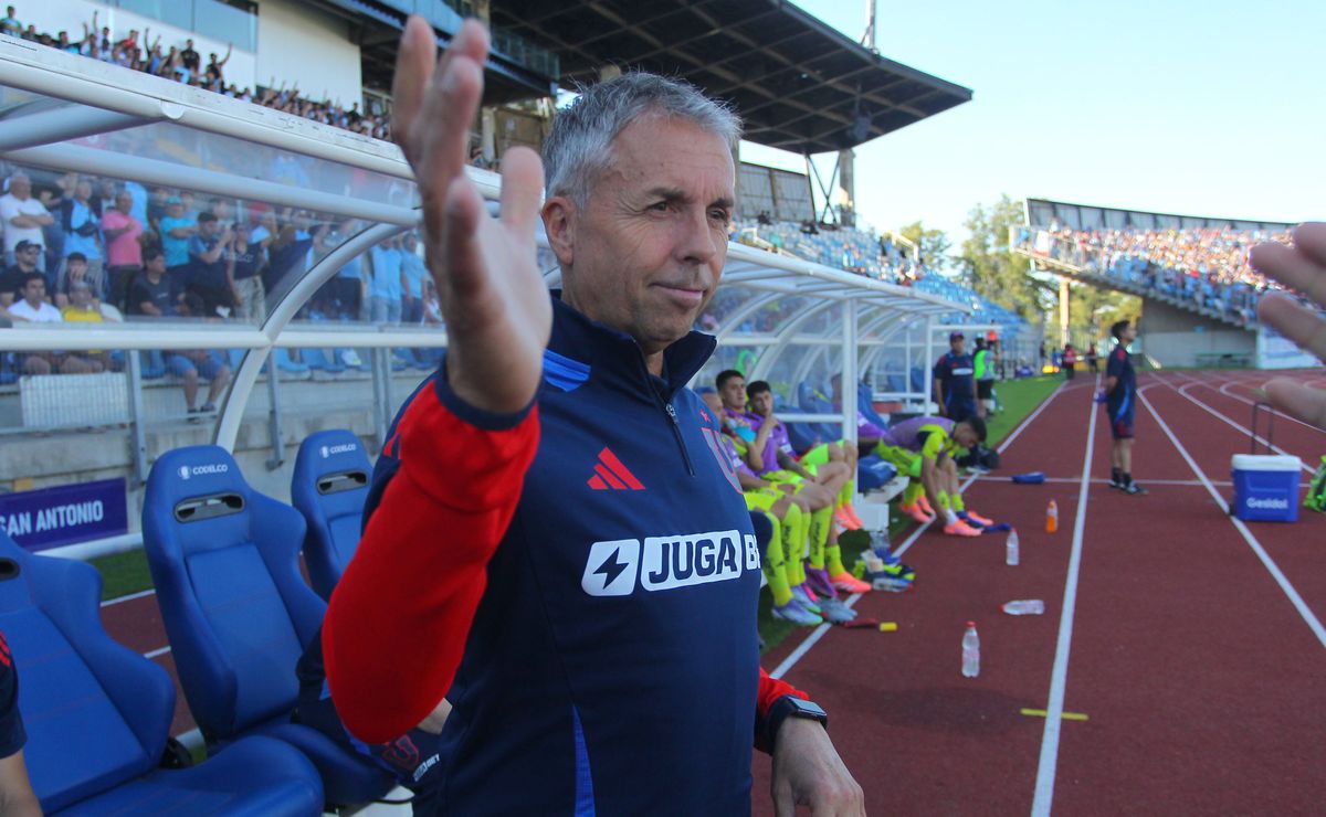 Gustavo Álvarez prepara su despedida en U de Chile: este es el nombre que lo reemplazará