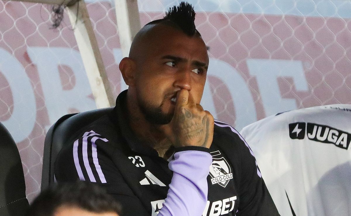 ¿Se hizo amonestar? Polémica contra Vidal en Colo Colo: no viaja a El Salvador, pero tiene actividad… en Petorca