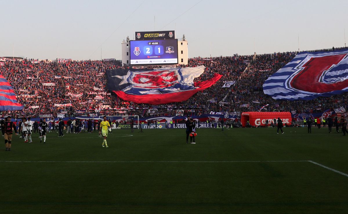 Ídolo azul en picada contra ministro Pizarro por la polémica de U. de Chile y el Estadio Nacional: “Identificado con el blanco”
