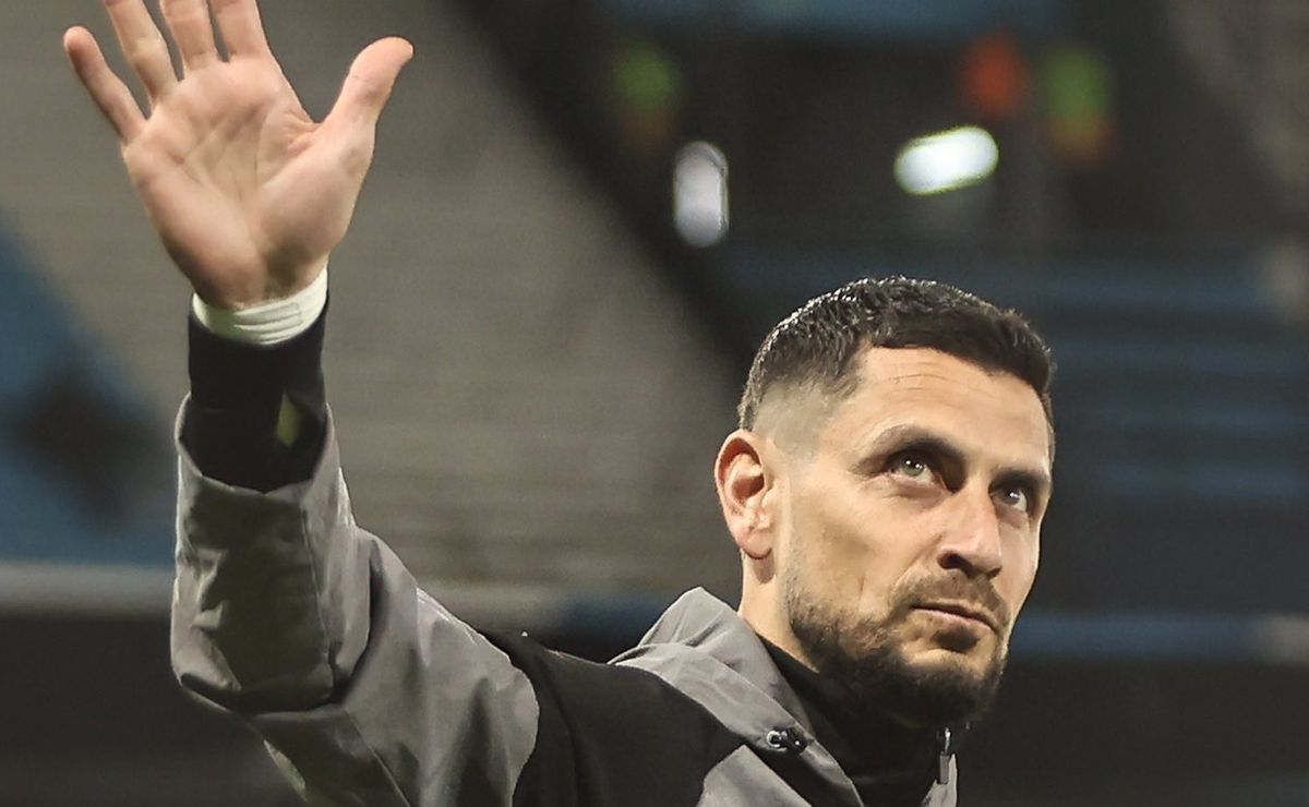 Confirman que Gabriel Arias se despide hoy de Racing: ¿lo buscan Colo Colo y U. de Chile?